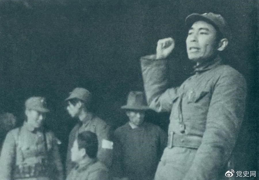 1939年2月23日，周恩來到皖南新四軍軍部，傳達(dá)中央關(guān)于新四軍向北向敵后發(fā)展的方針。