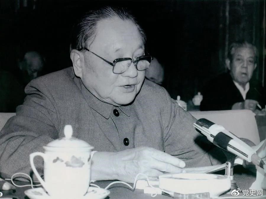 1985年3月7日，鄧小平在全國科技工作會議上發(fā)表講話。