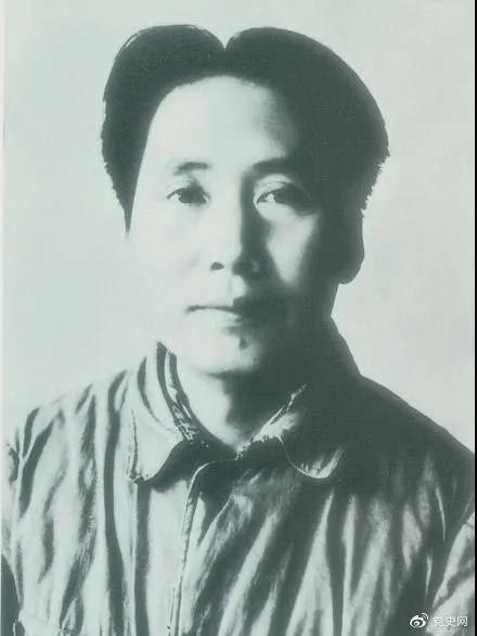 1940年3月11日  毛澤東在黨的高級(jí)干部會(huì)議上作題為《目前抗日統(tǒng)一戰(zhàn)線中的策略問題》的報(bào)告。