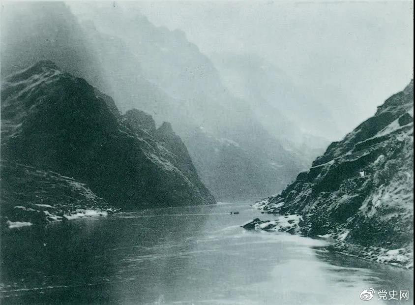 1935年3月中旬，紅軍三渡赤水，再次入川。隨后，又出奇不意地于3月21日四渡赤水，佯攻貴陽，然后又向西北方向急進(jìn)。圖為赤水河。
