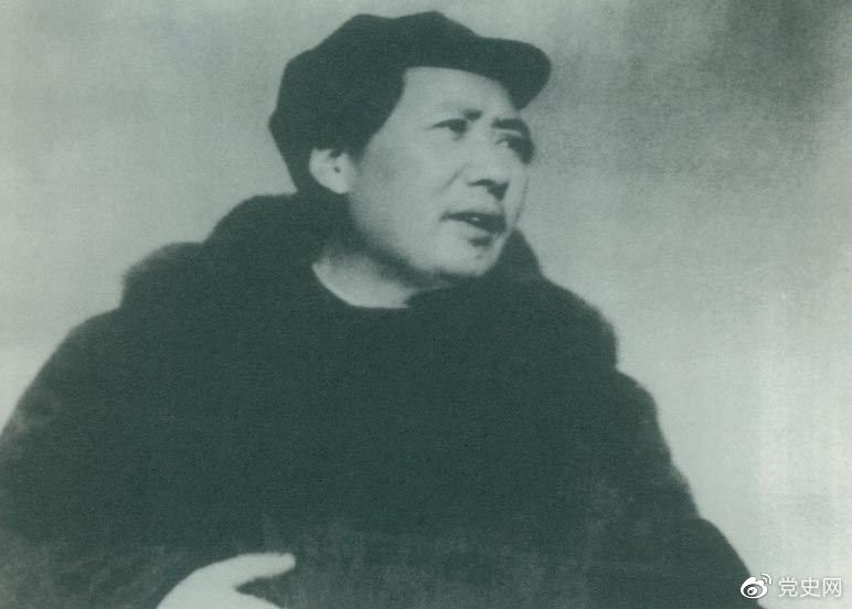 　　1949年3月23日，毛澤東率領(lǐng)中共中央機(jī)關(guān)離開西柏坡前往北平。出發(fā)時(shí)，他對(duì)周恩來說，今天是進(jìn)京的日子，進(jìn)京趕考去。我們決不當(dāng)李自成，我們都希望考個(gè)好成績(jī)。