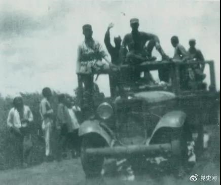 1938年3月31日，129師在邯長公路的響堂鋪伏擊日軍，這是在戰(zhàn)斗中繳獲的汽車。