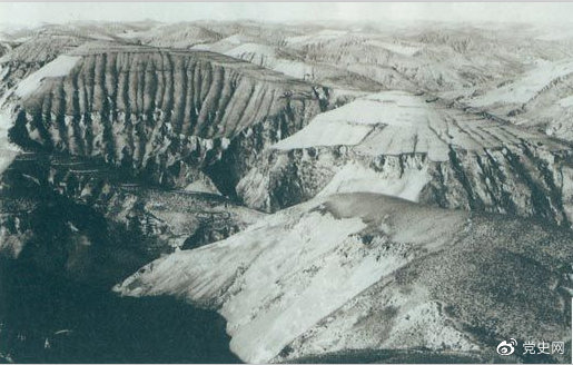1947年4月14日，西北野戰(zhàn)兵團(tuán)取得了羊馬河戰(zhàn)役的勝利。圖為羊馬河戰(zhàn)役戰(zhàn)場(chǎng)。