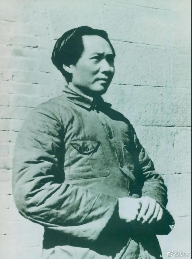 1936年2月至5月，毛澤東、彭德懷率軍進行了東征戰(zhàn)役。圖為指揮東征戰(zhàn)役時的毛澤東。