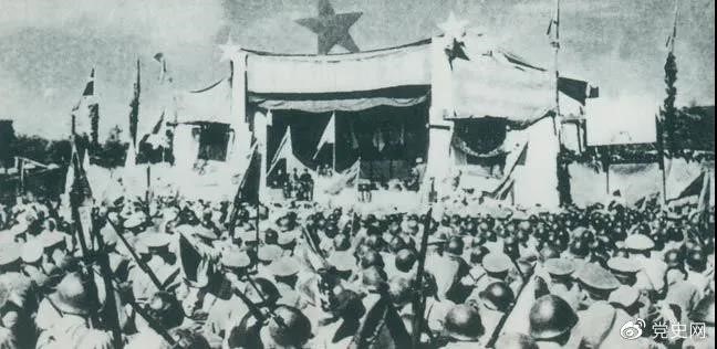1950年5月19日，人民解放軍解放舟山群島。圖為舟山軍民舉行慶祝解放大會。