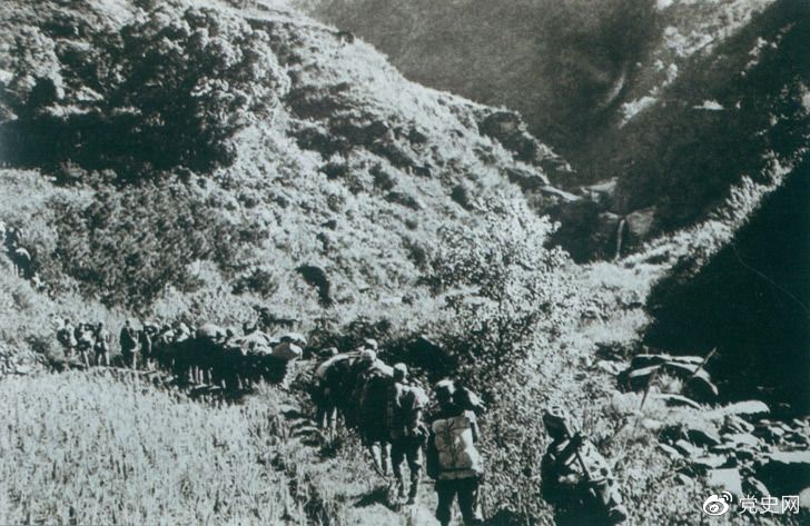 　　1947年6月，劉鄧大軍強(qiáng)渡黃河天險，千里躍進(jìn)大別山，揭開了中國人民解放軍戰(zhàn)略進(jìn)攻的序幕。