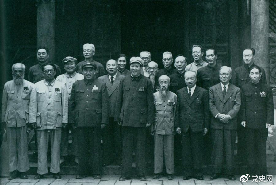 1949年7月5日，新政治協(xié)商會議籌備會常務(wù)委員合影。
