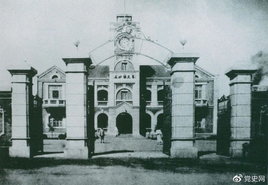 圖為中共滿洲省委舊址。1929年6月，中共中央政治局決定劉少奇任中共滿洲省委書(shū)記。7月，劉少奇到達(dá)奉天（今沈陽(yáng)）赴任。