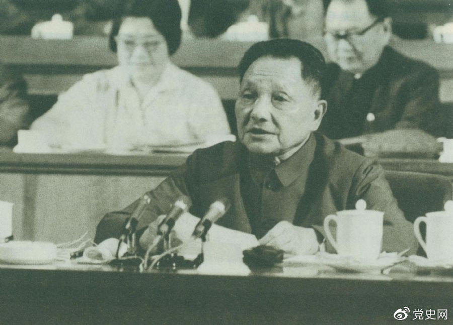 1977年8月18日，鄧小平在中國共產(chǎn)黨第十一次全國代表大會的閉幕會上提出：“一定要恢復和發(fā)揚毛主席為我們黨樹立的實事求是的優(yōu)良傳統(tǒng)和作風?！?/></p><p>1977年8月18日，鄧小平在中國共產(chǎn)黨第十一次全國代表大會的閉幕會上提出：“一定要恢復和發(fā)揚毛主席為我們黨樹立的實事求是的優(yōu)良傳統(tǒng)和作風?！?/p><p><br/></p><p>轉(zhuǎn)載：共產(chǎn)黨員網(wǎng)</p><p><br/></p>
							
							</div><!-- article-con -->






		<div   id=